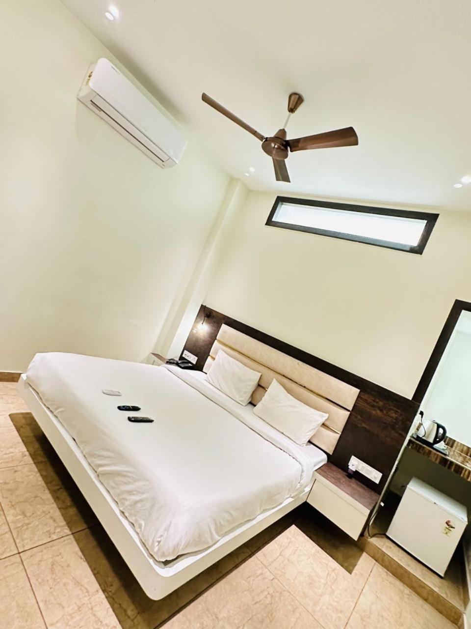 Hotel Lotus Inn Sirsa Exterior photo